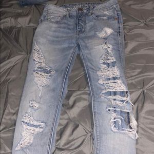 American Eagle light-wash Tomgirl jeans size 00